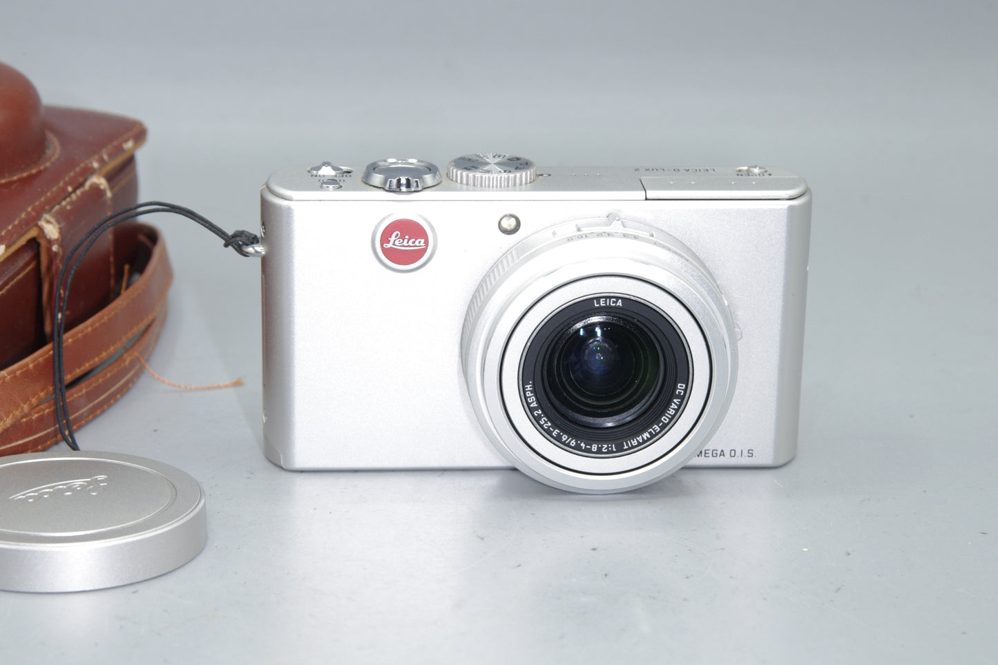 Leica D-Lux 2 12.1MP 24X Digital Compact Camera