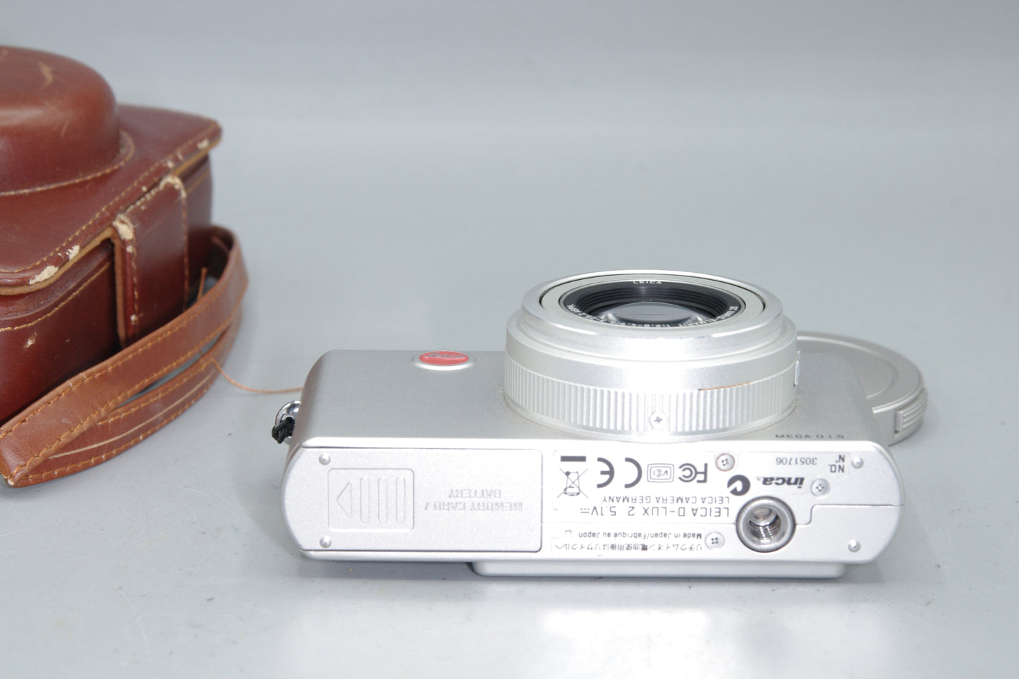 Leica D-Lux 2 12.1MP 24X Digital Compact Camera