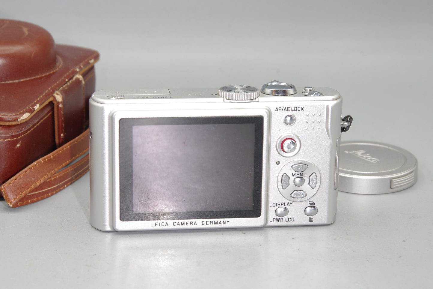 Leica D-Lux 2 12.1MP 24X Digital Compact Camera