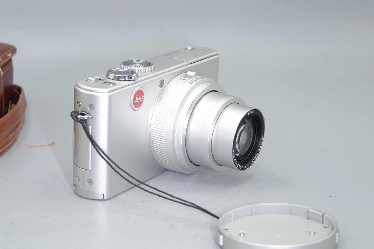 Leica D-Lux 2 12.1MP 24X Digital Compact Camera