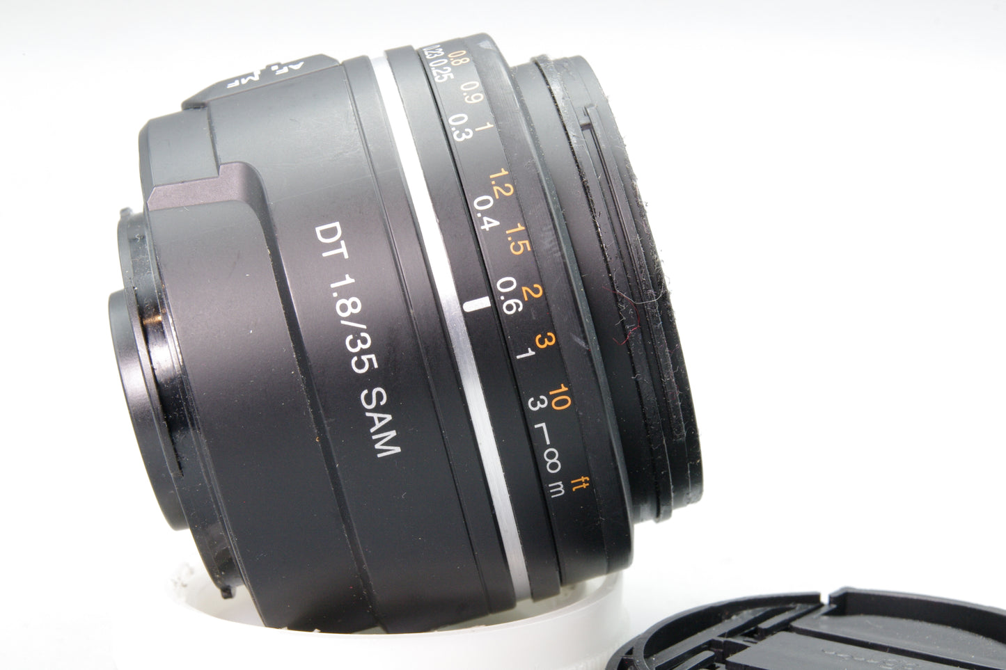 Sony 35mm F/1.8 DT SAM