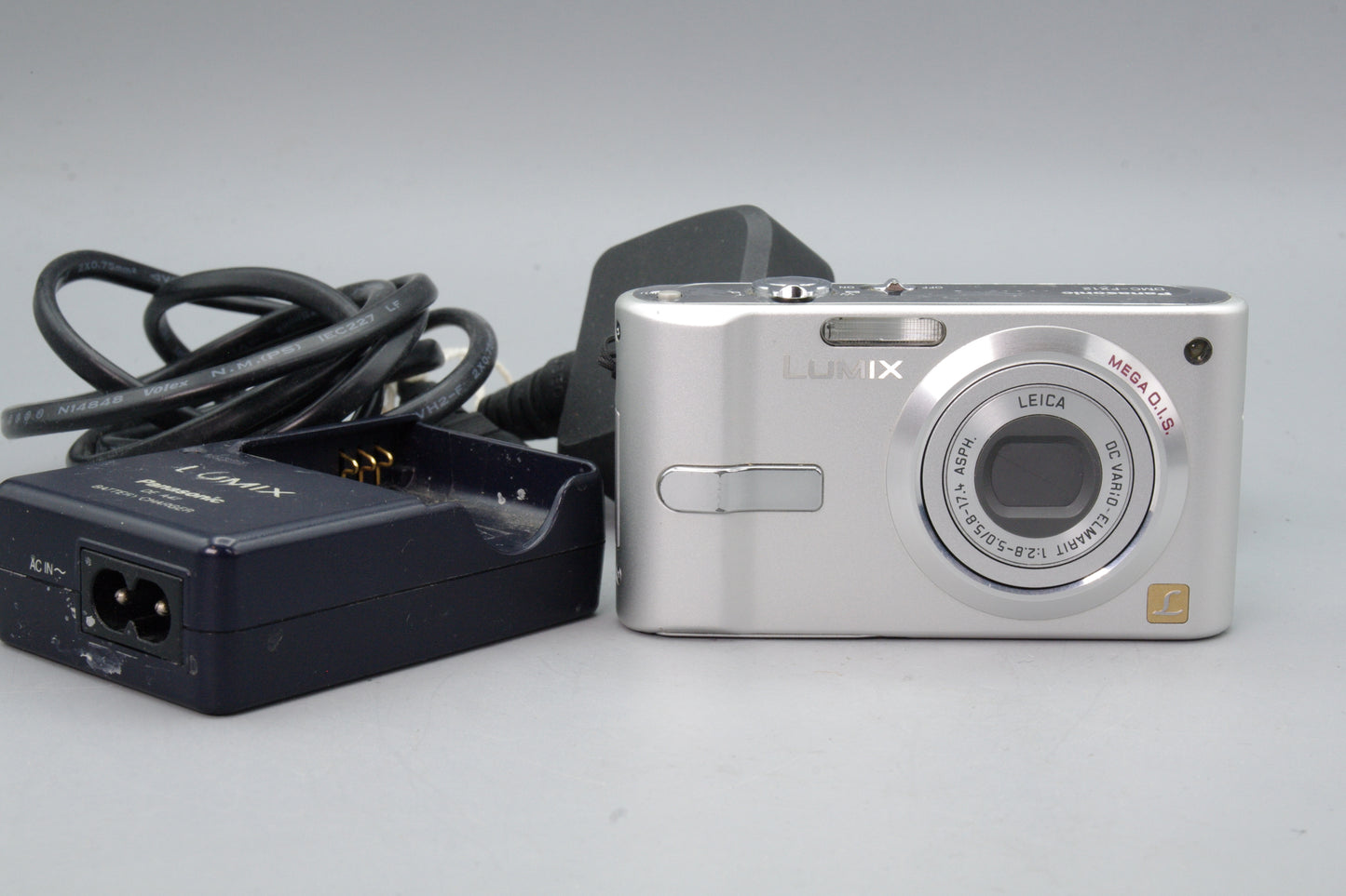 Panasonic Lumix DMC‑FX12 Digital Camera – Boxed – 7.2MP – Silver – Excellent