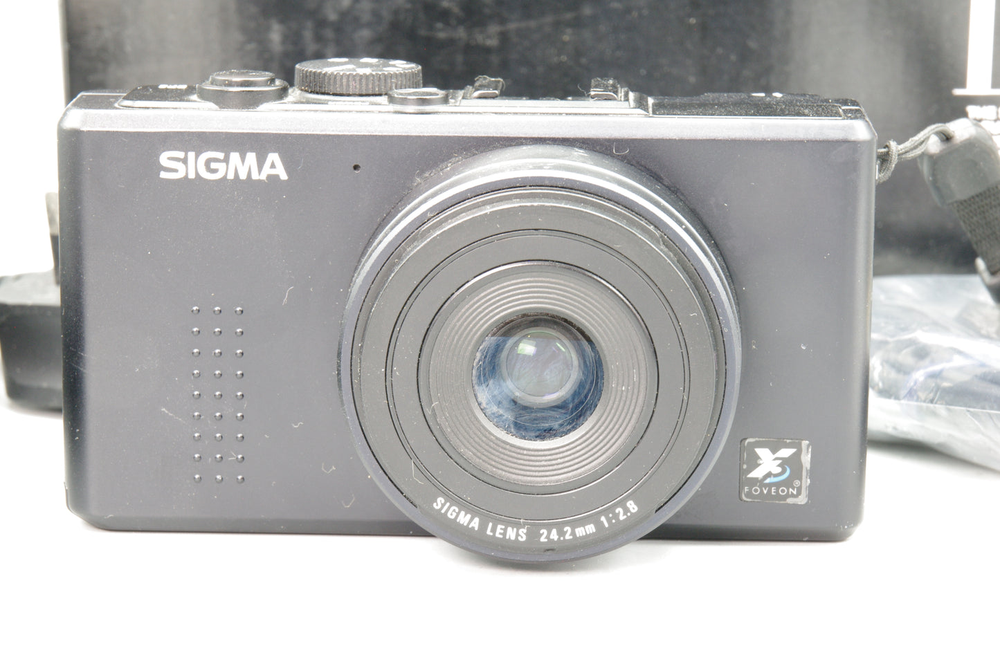 Sigma DP2 Digital Camera – Boxed – Foveon Sensor – Charger Included VGC