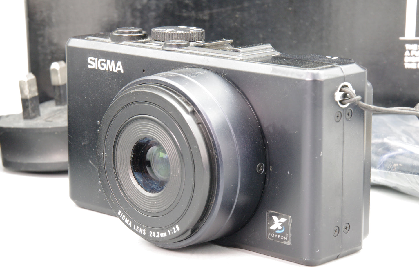 Sigma DP2 Digital Camera – Boxed – Foveon Sensor – Charger Included VGC