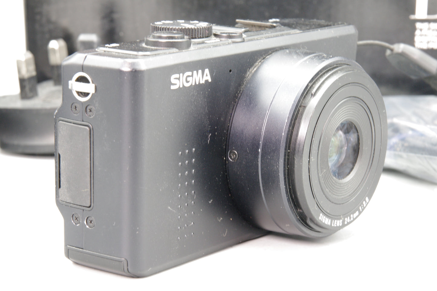 Sigma DP2 Digital Camera – Boxed – Foveon Sensor – Charger Included VGC