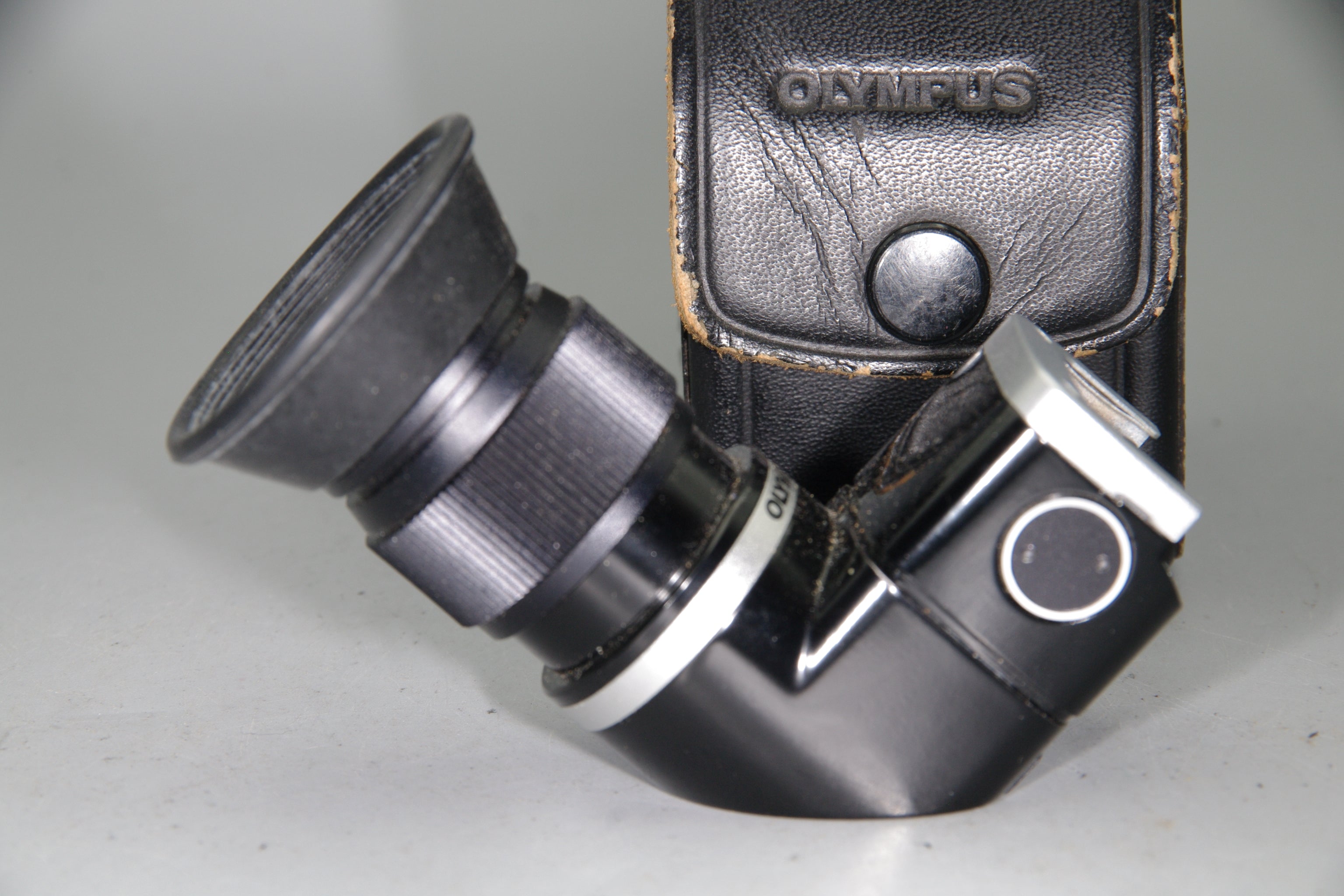 Olympus OM System Varimagni Finder Right‑Angle Viewfinder with Cas