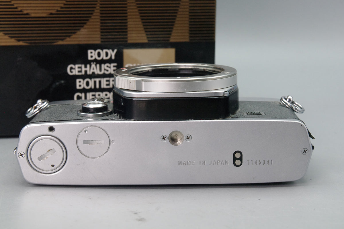 Olympus OM‑2N Chrome 35mm SLR Film Camera Body Only – Tested – Boxed