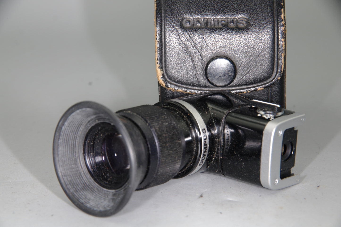 Olympus OM System Varimagni Finder Right‑Angle Viewfinder with Cas