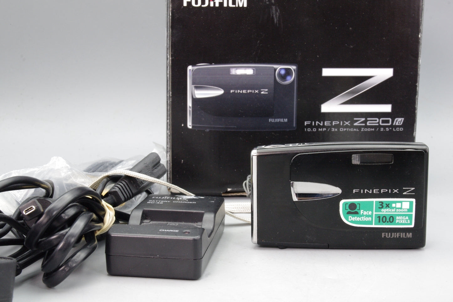 Fujifilm FinePix Z20fd Digital Camera – Boxed – 10MP – Charger Included VGC