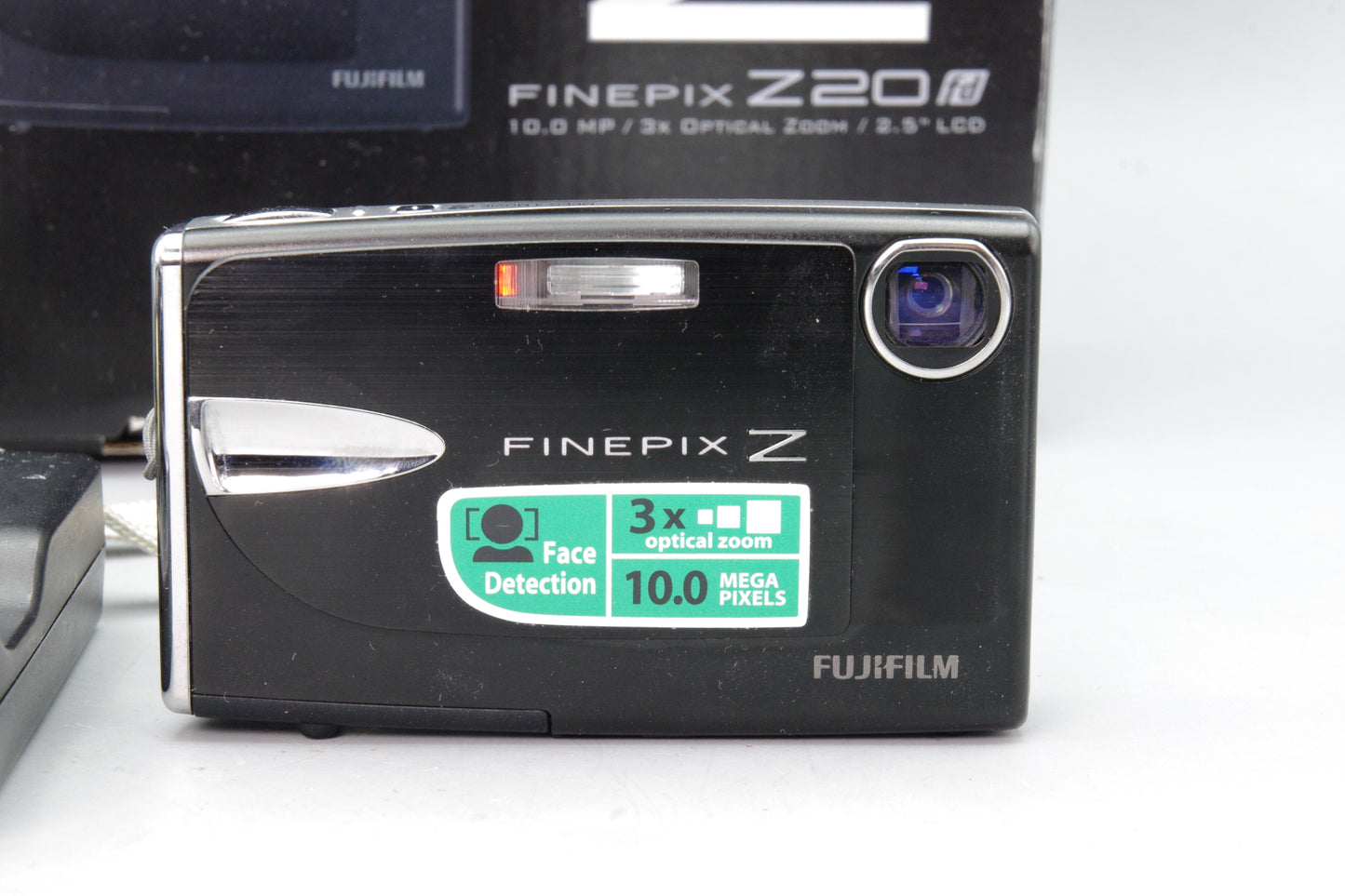 Fujifilm FinePix Z20fd Digital Camera – Boxed – 10MP – Charger Included VGC