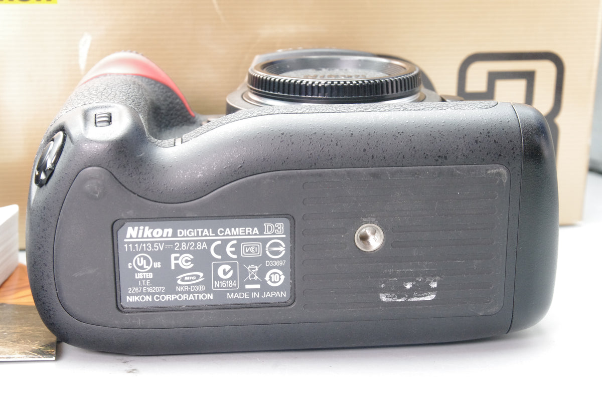 Nikon D3 12.1MP DSLR – Near Mint – S/C 2887 – Boxed – Twin Charger