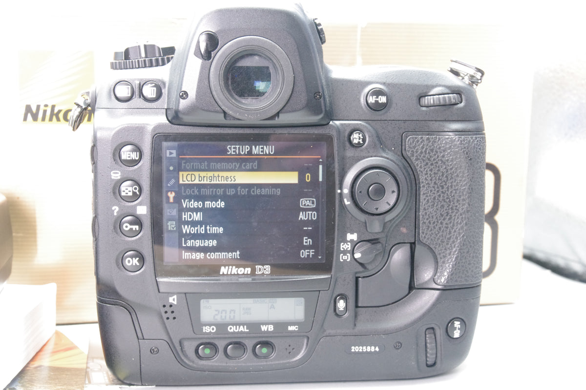 Nikon D3 12.1MP DSLR – Near Mint – S/C 2887 – Boxed – Twin Charger