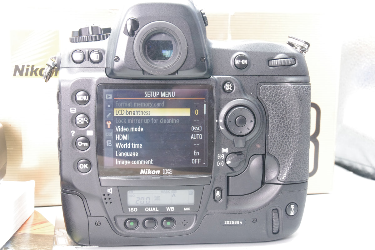 Nikon D3 12.1MP DSLR – Near Mint – S/C 2887 – Boxed – Twin Charger