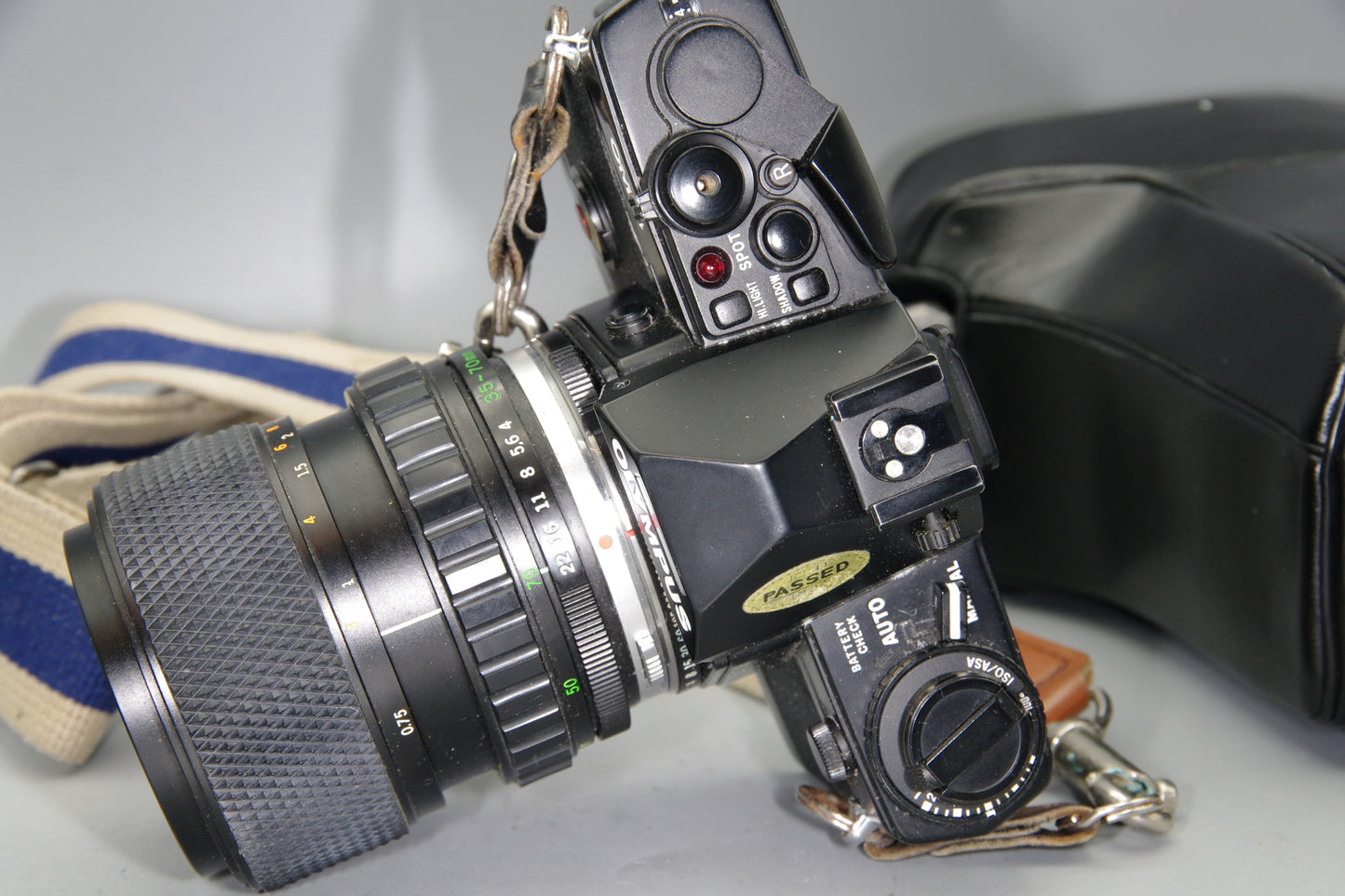 Olympus OM‑4  35mm SLR Film Camera with Zuiko 35–70mm Lens & Case -Excellent