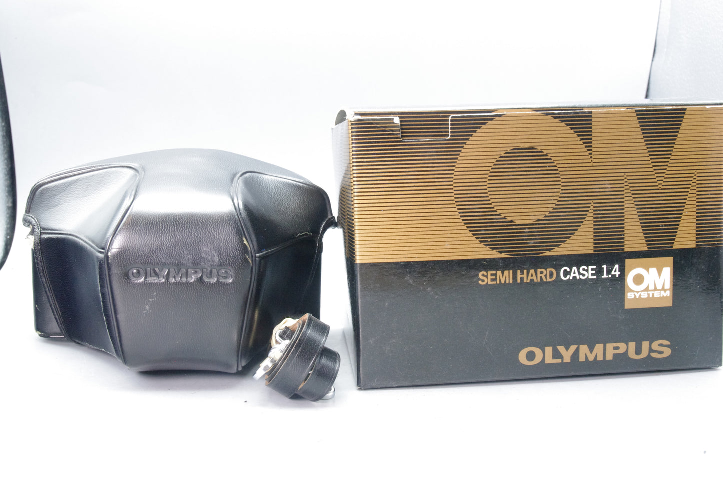 Olympus OM‑Series Black Leather Case 1.4N Boxed – Genuine Olympus – VGC