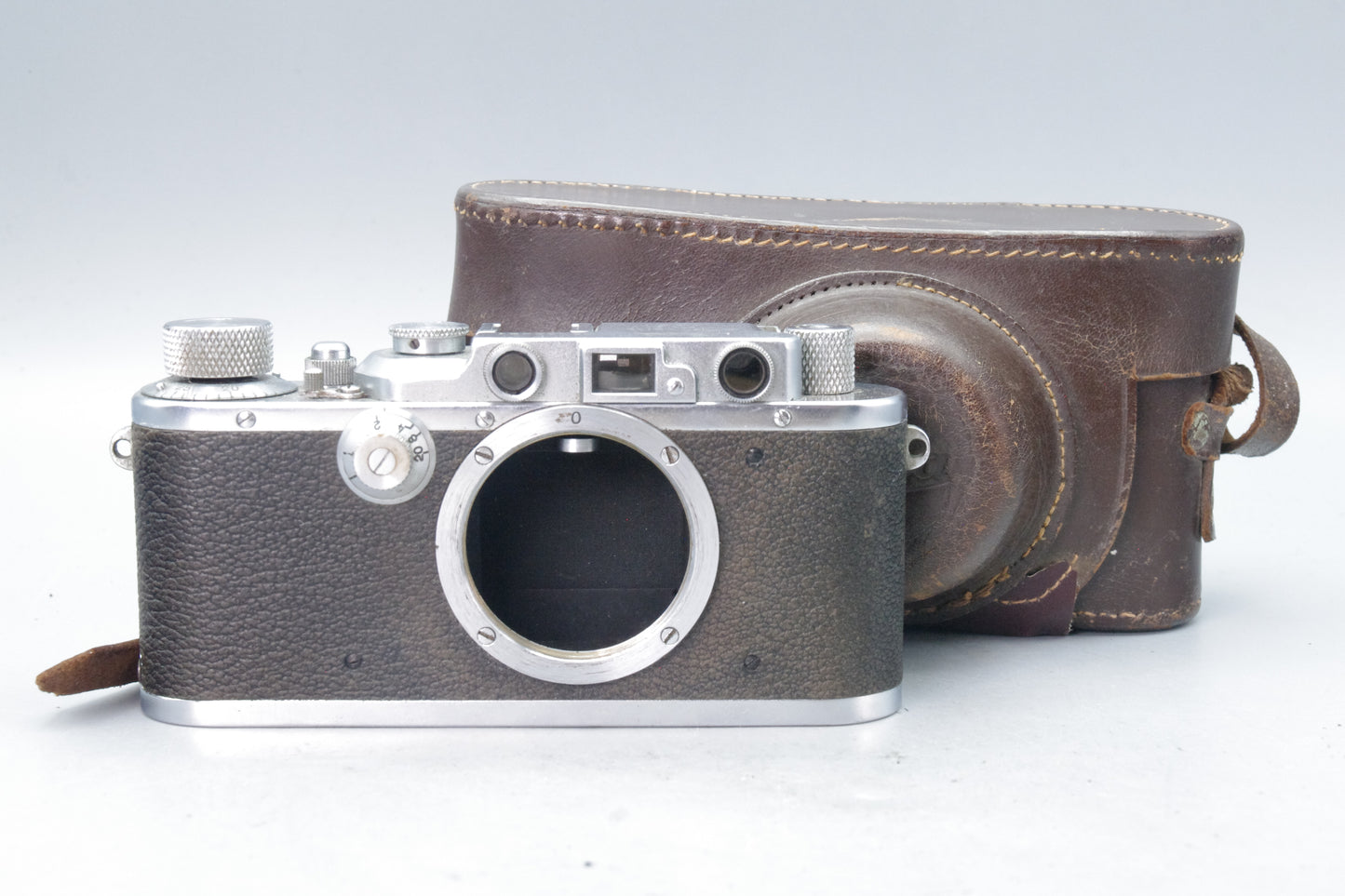 Leica III 35mm Rangefinder Camera 1934 Serial 129991 – Very Good with Case