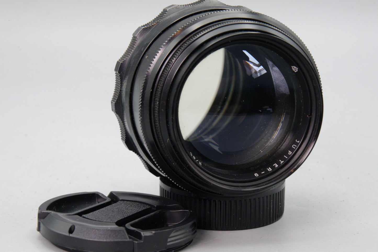 KMZ Jupiter‑9 85mm f/2 Lens – M42 Mount – Soviet Portrait Prime – Very Good