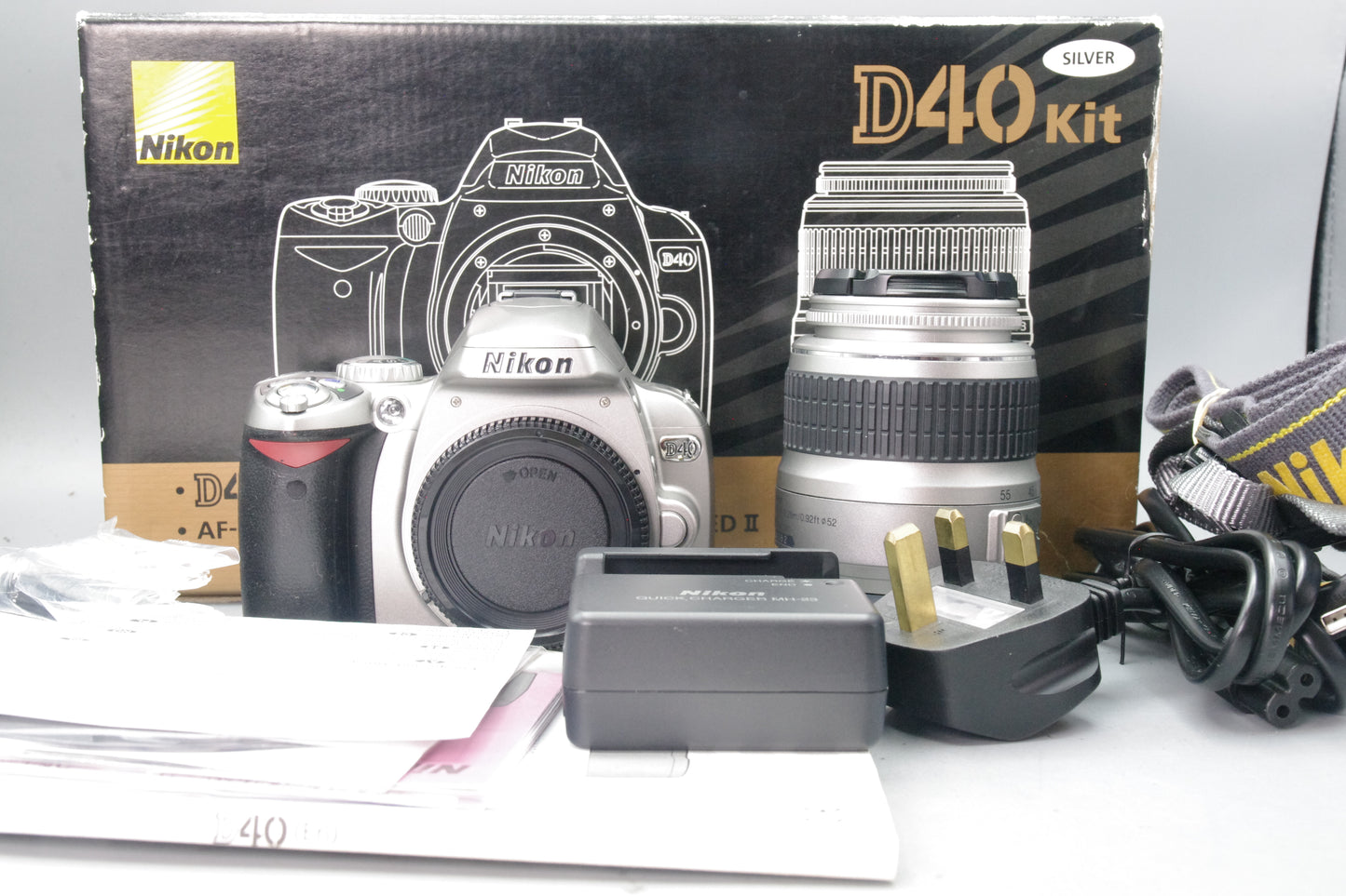 Nikon D40 6.1MP DSLR Silver Kit – Near Mint – 18–55mm – S/C 1101 – Boxed