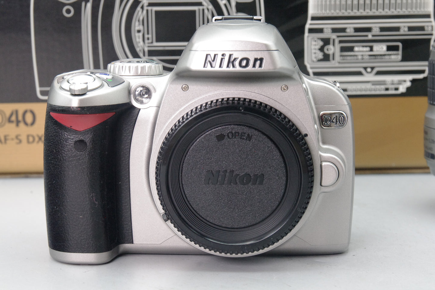 Nikon D40 6.1MP DSLR Silver Kit – Near Mint – 18–55mm – S/C 1101 – Boxed