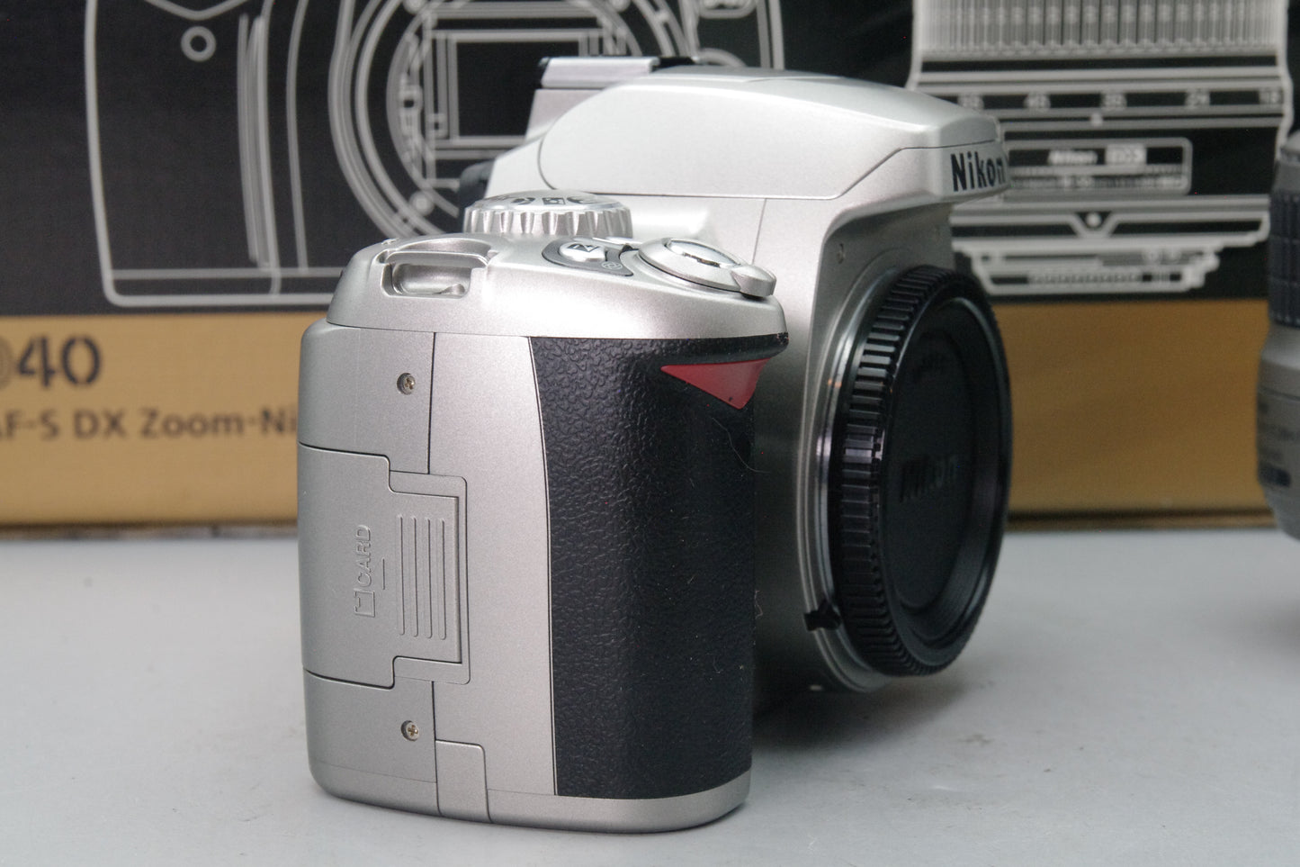 Nikon D40 6.1MP DSLR Silver Kit – Near Mint – 18–55mm – S/C 1101 – Boxed