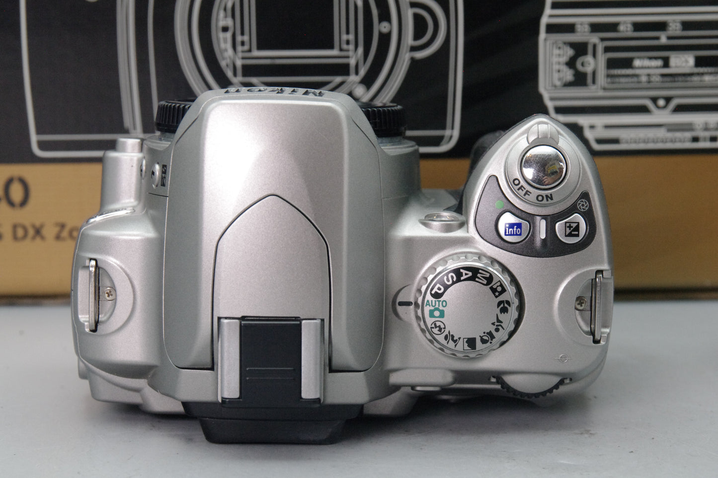 Nikon D40 6.1MP DSLR Silver Kit – Near Mint – 18–55mm – S/C 1101 – Boxed