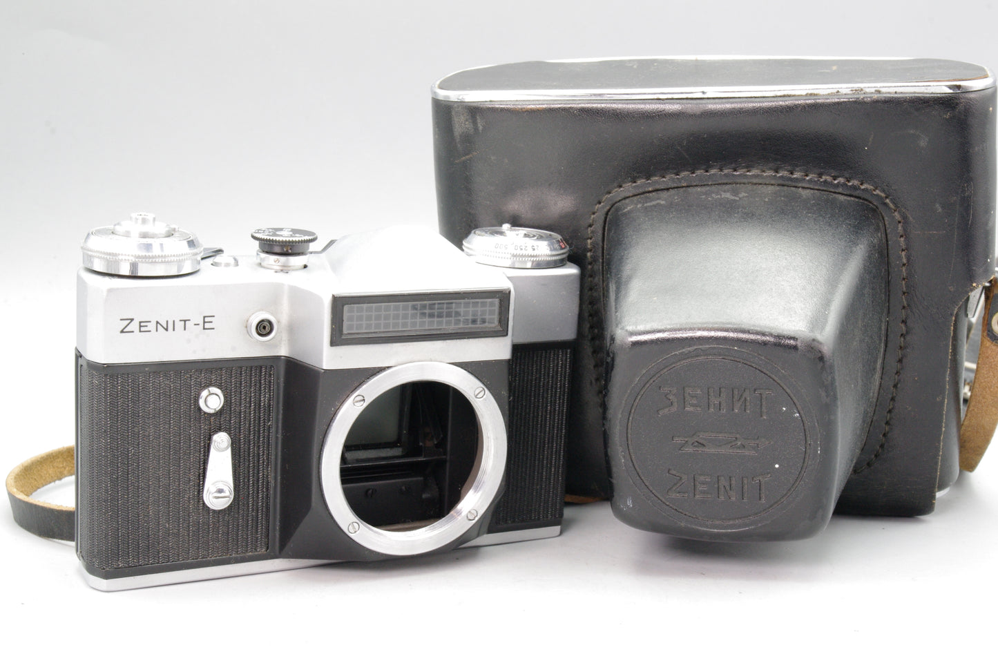 Zenit‑E 35mm SLR Film Camera Body with Case – M42 Mount – VGC