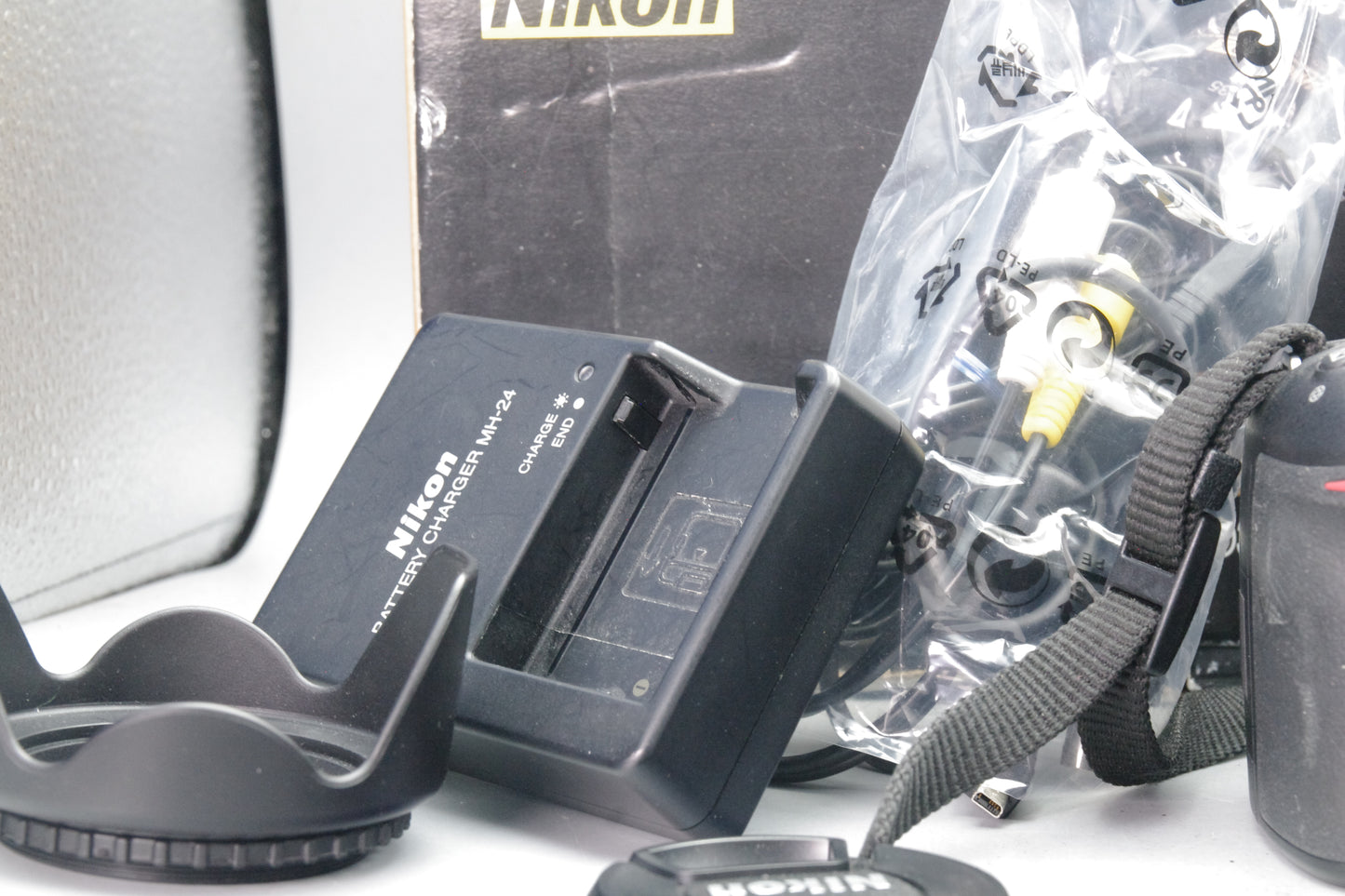 Nikon D3200 DSLR with 18-55mm VR G Lens 24MP Boxed Kit - S/C 7865 EXC