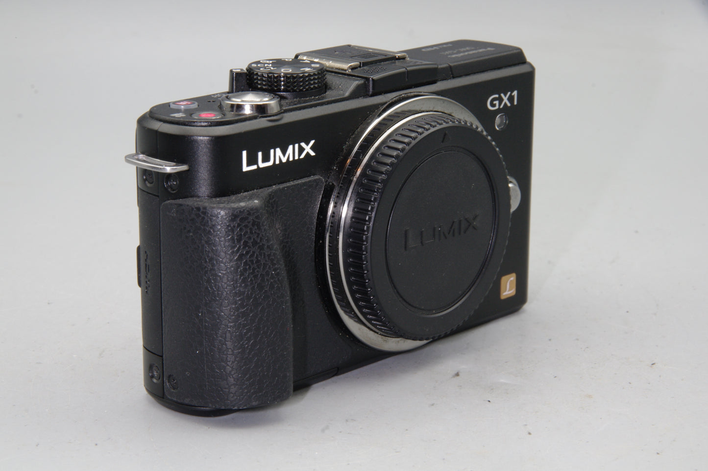 Panasonic Lumix DMC-GX1 16MP Micro Four Thirds Digital Camera – Shutter Count 557