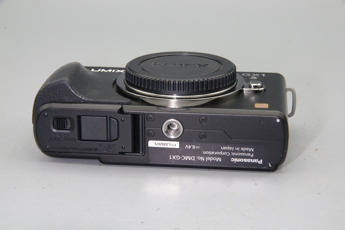 Panasonic Lumix DMC-GX1 16MP Micro Four Thirds Digital Camera – Shutter Count 557