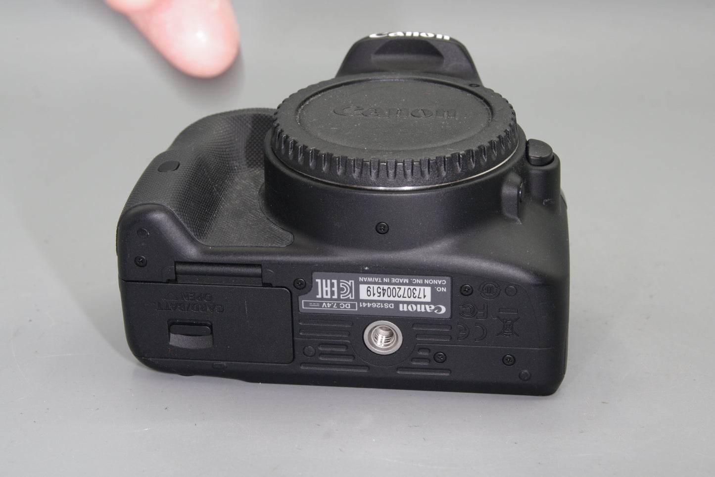 Canon EOS 100D  18MP DSLR Camera  - Mint Condition -  S/C 664