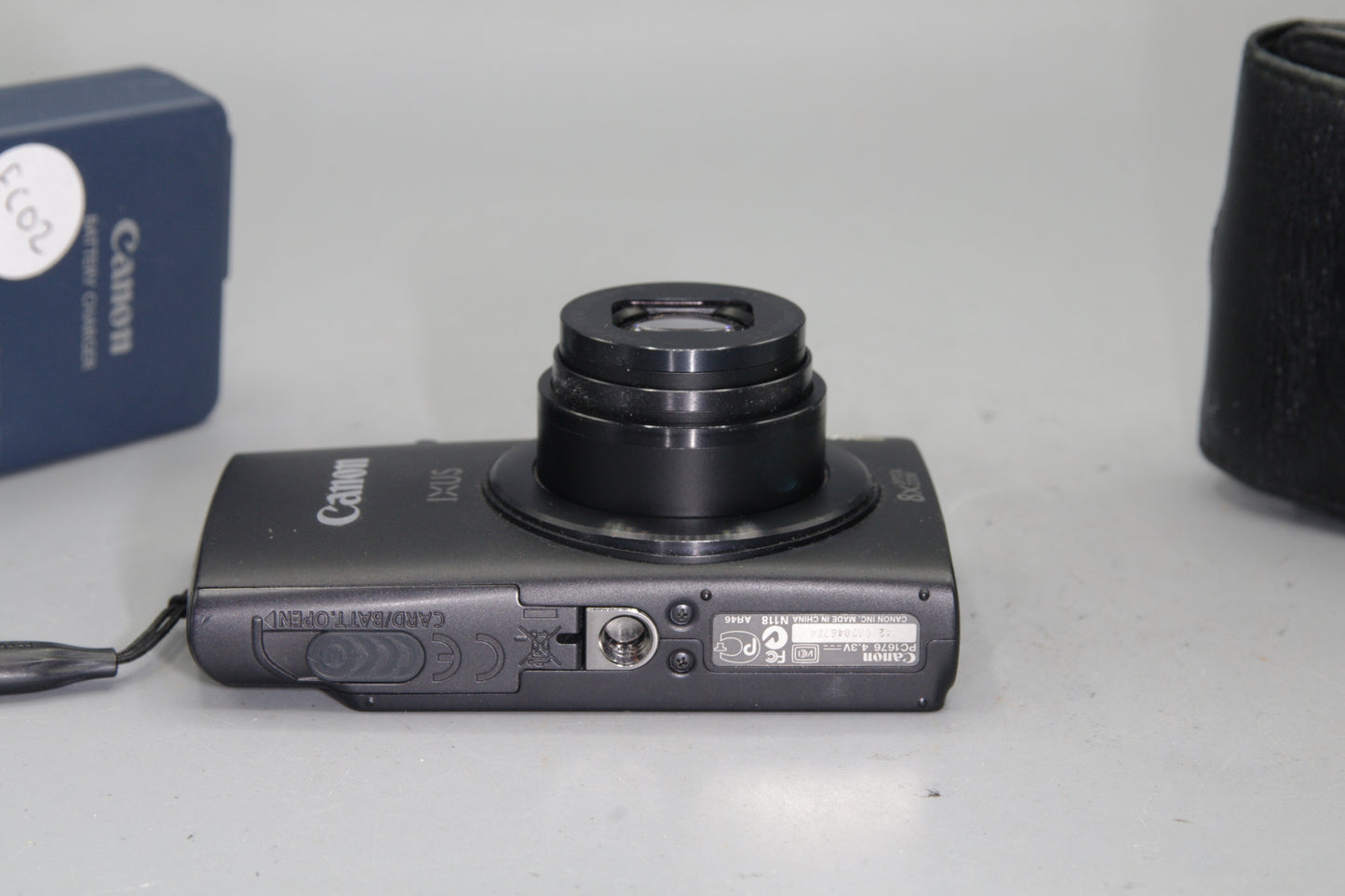 Canon IXUS 230HS 12.1MP Digital Camera with case and charger - Excellent