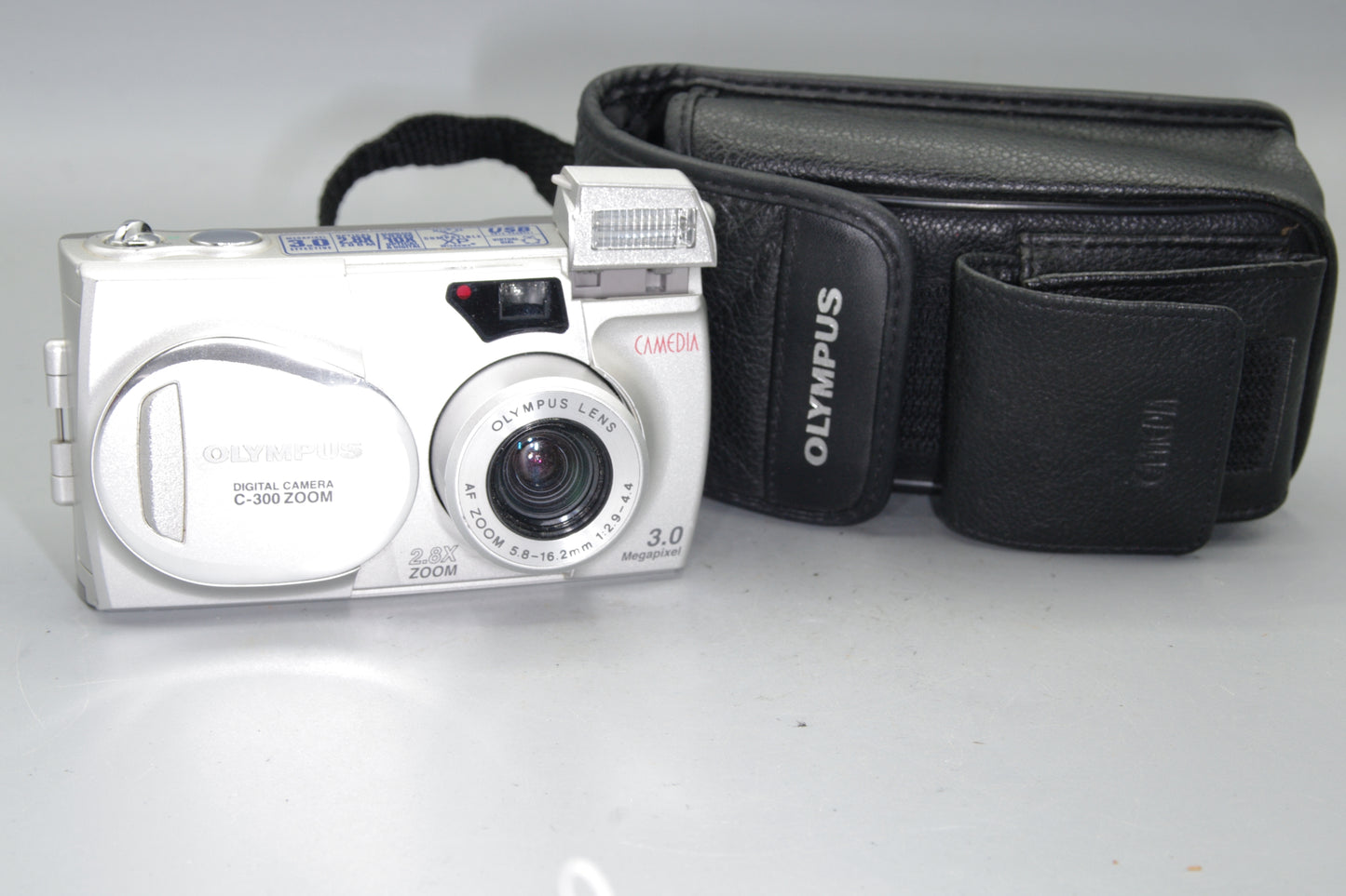 Olympus Camedia C-300 3MP Compact  Camera - Excellent *(AA Batteries