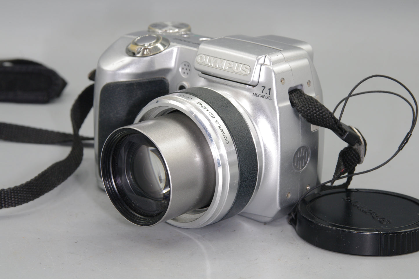 Olympus SP-510UZ 7.1MP 10X Zoom Digital Bridge Camera (AA Batteries)