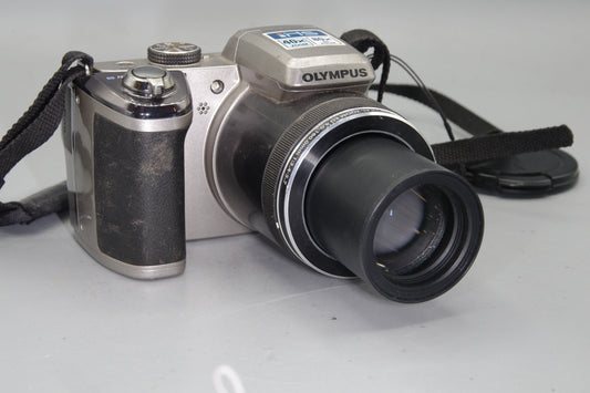 Olympus SP-820UZ 8MP 40X Zoom Digital  Bridge Camera (AA Batteries)