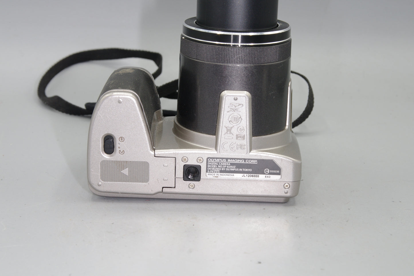 Olympus SP-820UZ 8MP 40X Zoom Digital  Bridge Camera (AA Batteries)