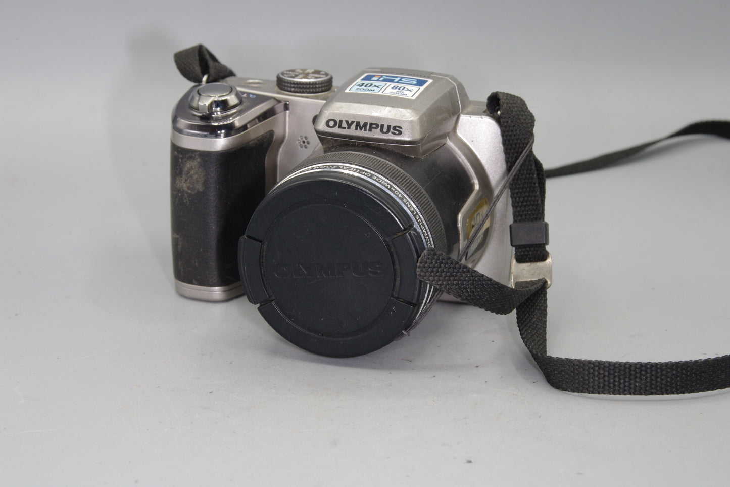 Olympus SP-820UZ 8MP 40X Zoom Digital  Bridge Camera (AA Batteries)