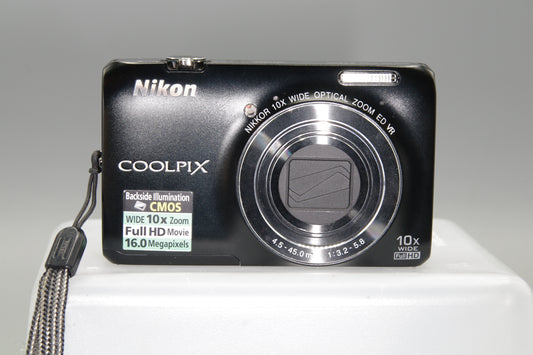 Nikon Coolpix S6300 16MP 10X Zoom Digital Camera - Excellent