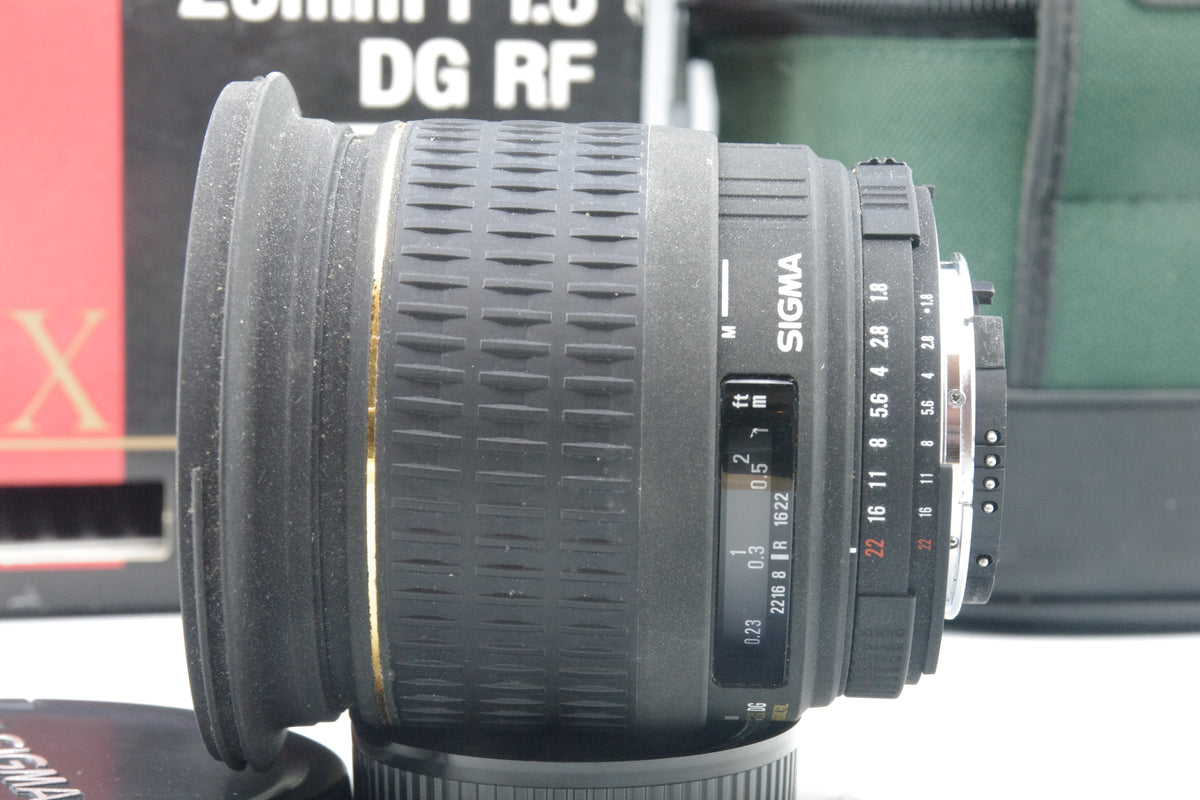 Sigma 20mm f/1.8 EX DG Lens – Nikon F Mount – Edge Fungus –Box / Case
