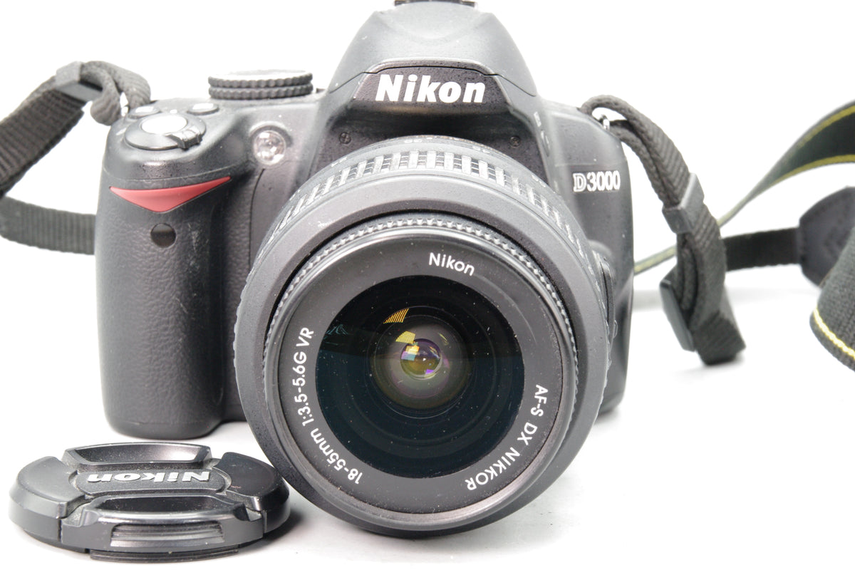 Nikon D3000 10.2MP DSLR with 18‑55mm VR Lens – S/C 5671 – Excellent Condition