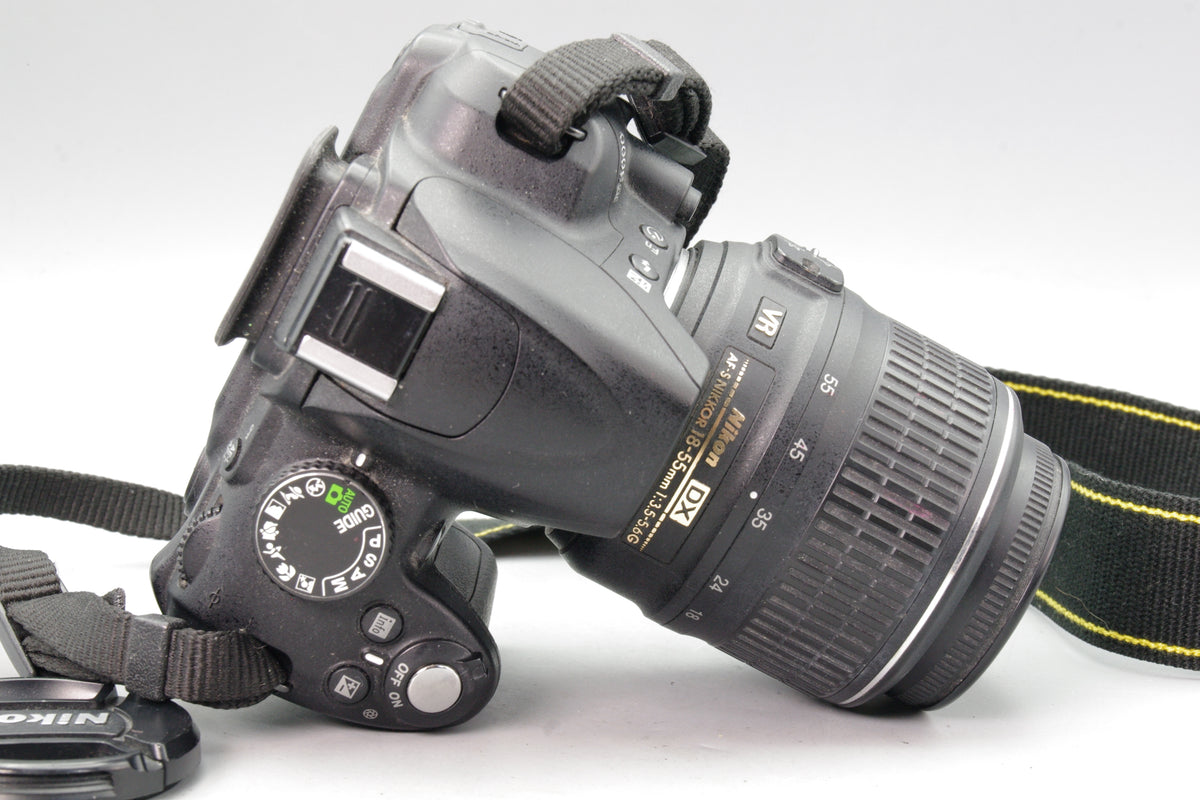 Nikon D3000 10.2MP DSLR with 18‑55mm VR Lens – S/C 5671 – Excellent Condition