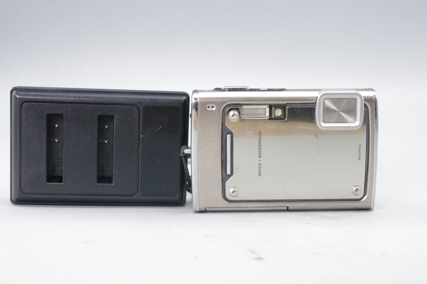 Olympus MJU 1030SW Compact Digital Camera – Tested – USB Charger – Very Good