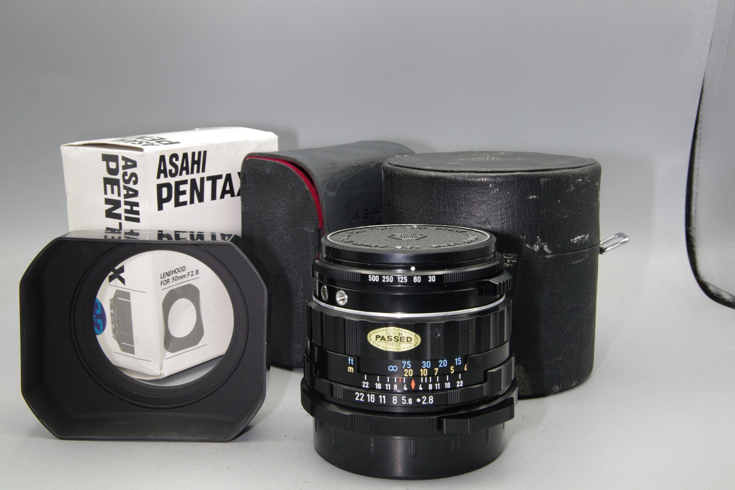Asahi Pentax Super-Multi-Coated Takumar 6x7 90mm F/2.8 Lens with Hood