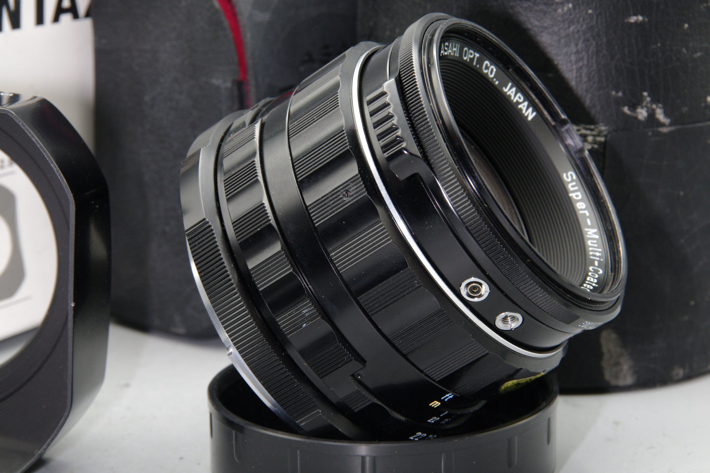 Asahi Pentax Super-Multi-Coated Takumar 6x7 90mm F/2.8 Lens with Hood