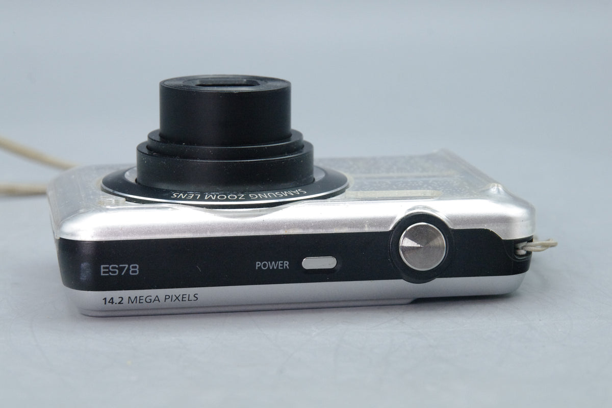 Samsung ES78 14.2MP Digital Camera – Tested – Battery Door Clip Broken – Working