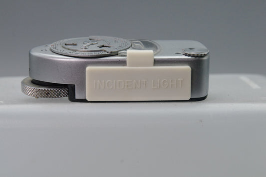 Leica Meter MC – Reacts to Light  – Very Good
