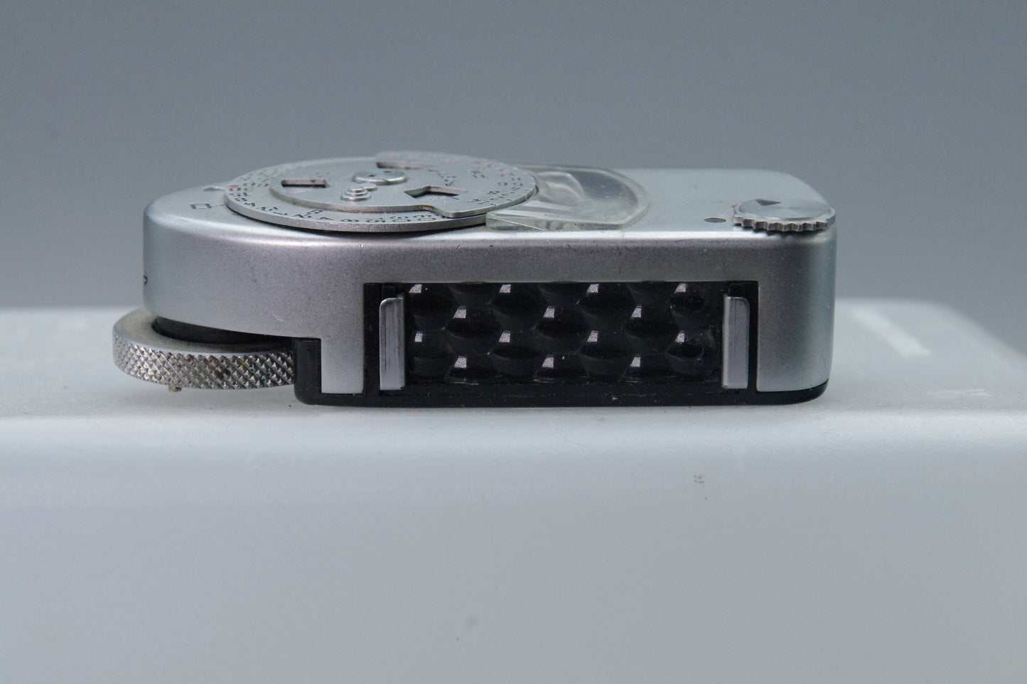 Leica Meter MC – Reacts to Light  – Very Good