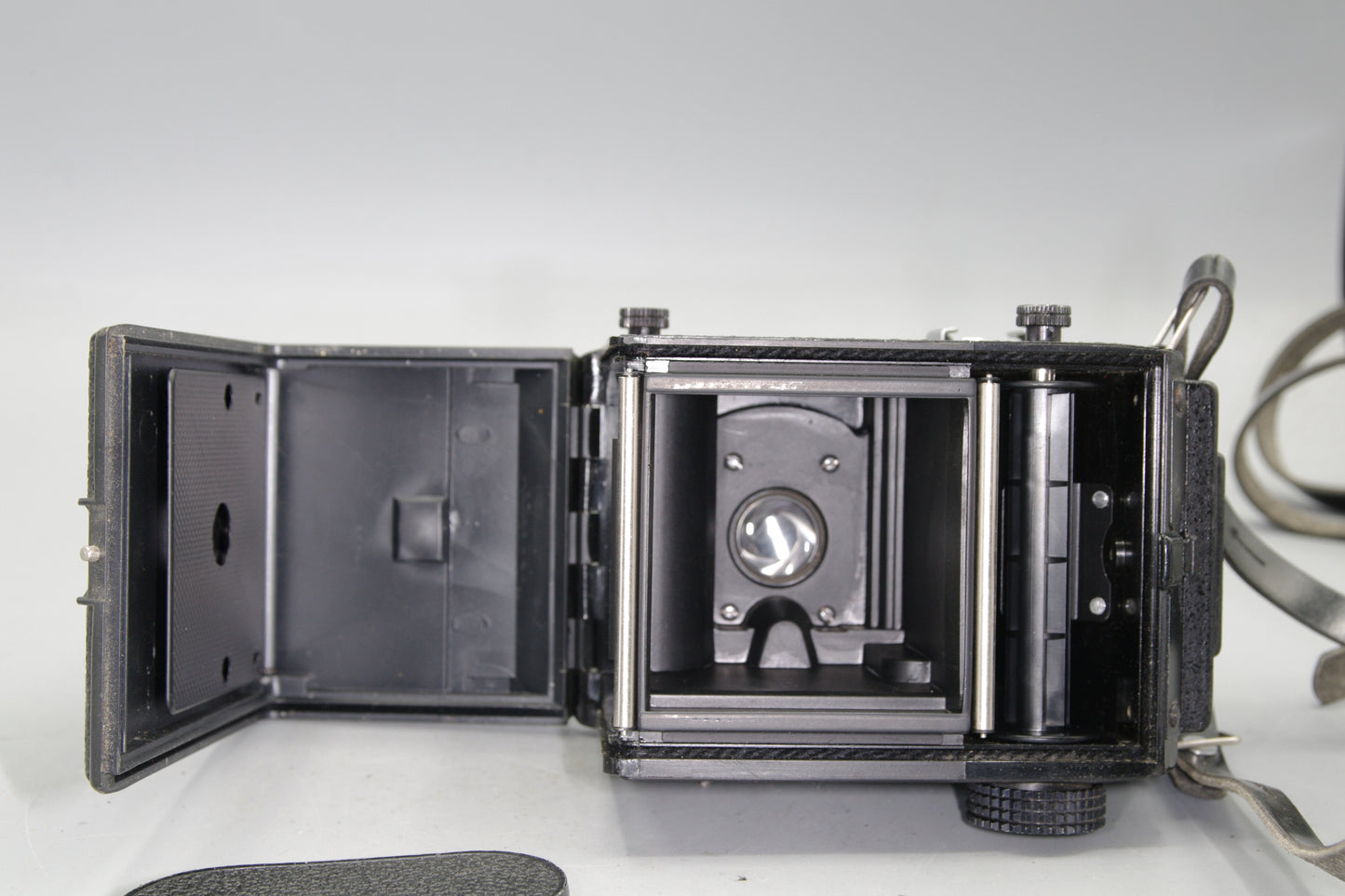 Lubitel 166B LOMO 120 TLR Camera – 75mm f/4.5 Lens, Medium Format, VGC