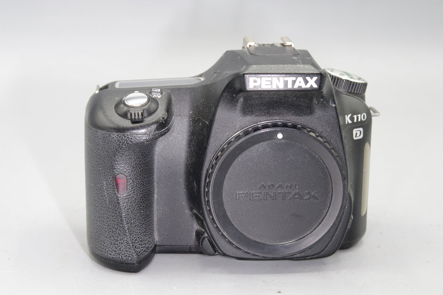 Pentax K110D 6.1MP DSLR - Uses AA Batteries