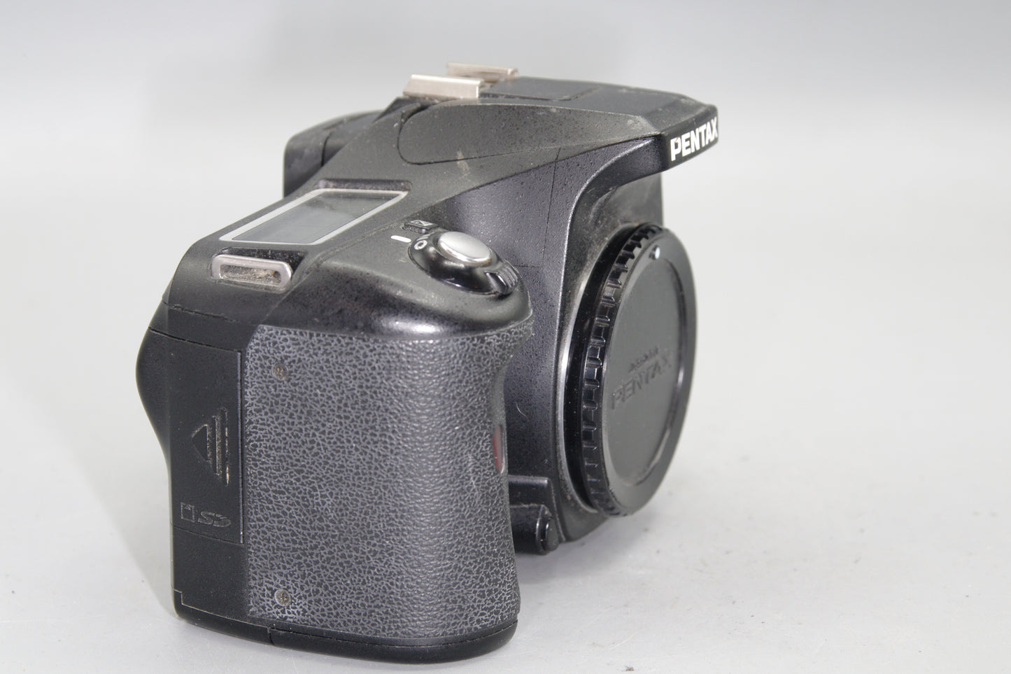 Pentax K110D 6.1MP DSLR - Uses AA Batteries
