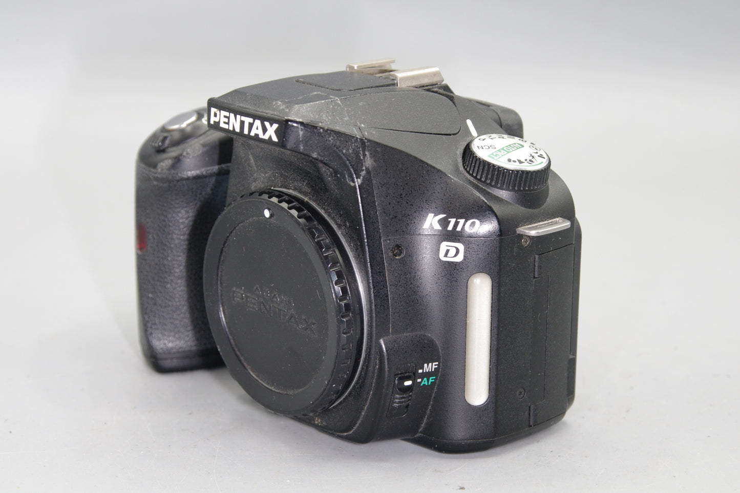 Pentax K110D 6.1MP DSLR - Uses AA Batteries